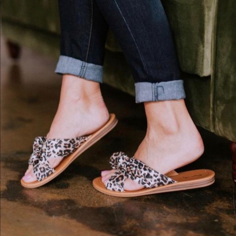 Leopard Slides - Picture 4 of 4
